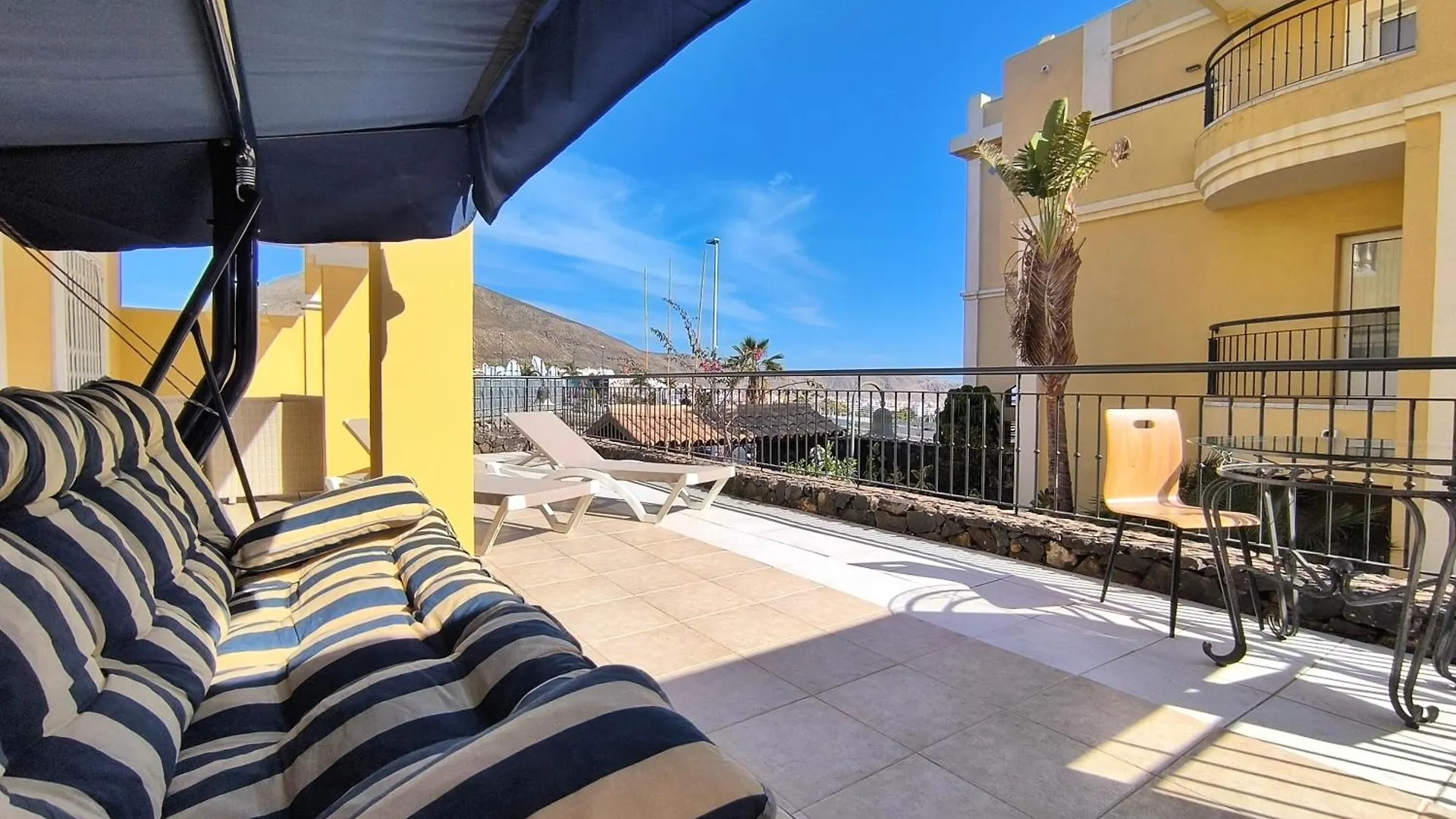 公寓 Emilia - Los Cristianos, Heated Pool, Spacious Terrace, Fibre Net, Tv Channels