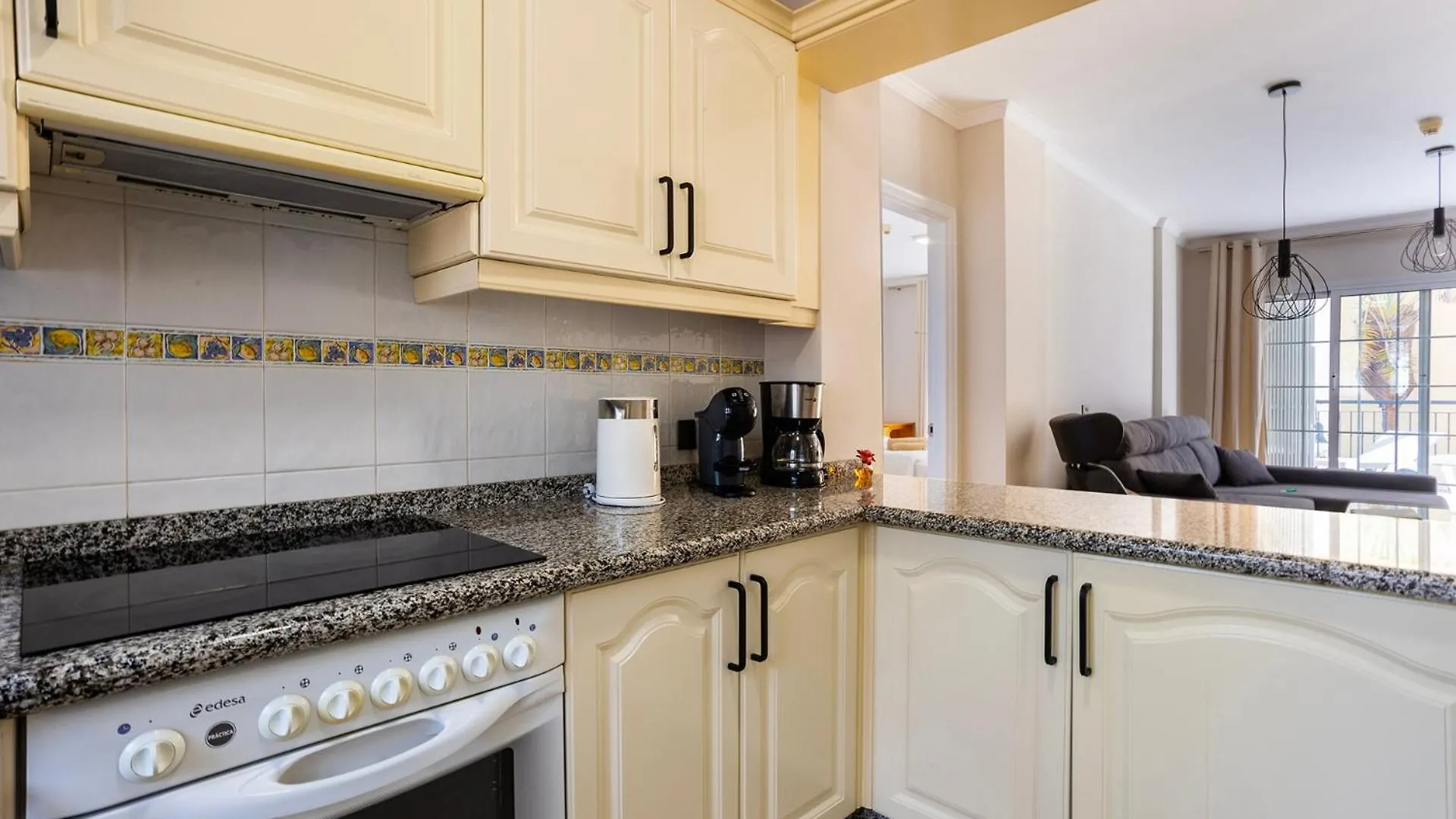 شقة Emilia - Los Cristianos, Heated Pool, Spacious Terrace, Fibre Net, Tv Channels إسبانيا