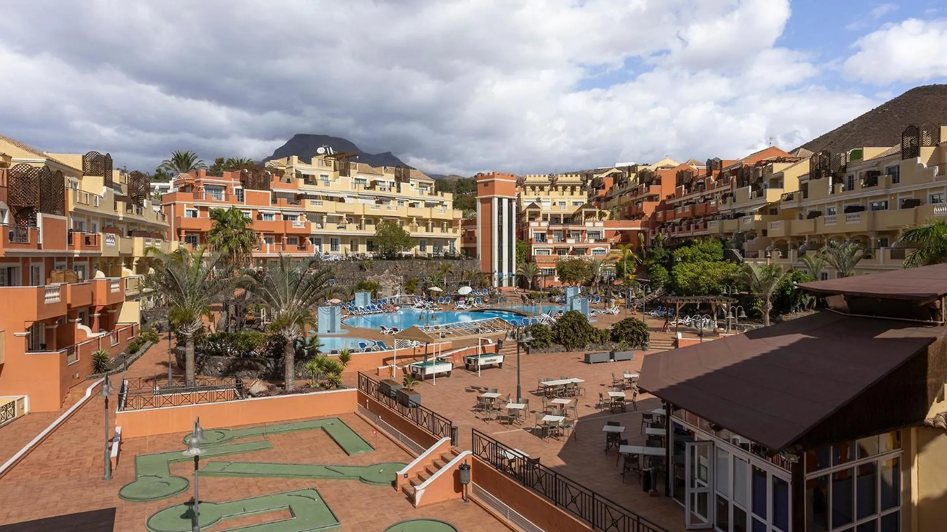Emilia - Los Cristianos, Heated Pool, Spacious Terrace, Fibre Net, Tv Channels لوس كريستيانوس