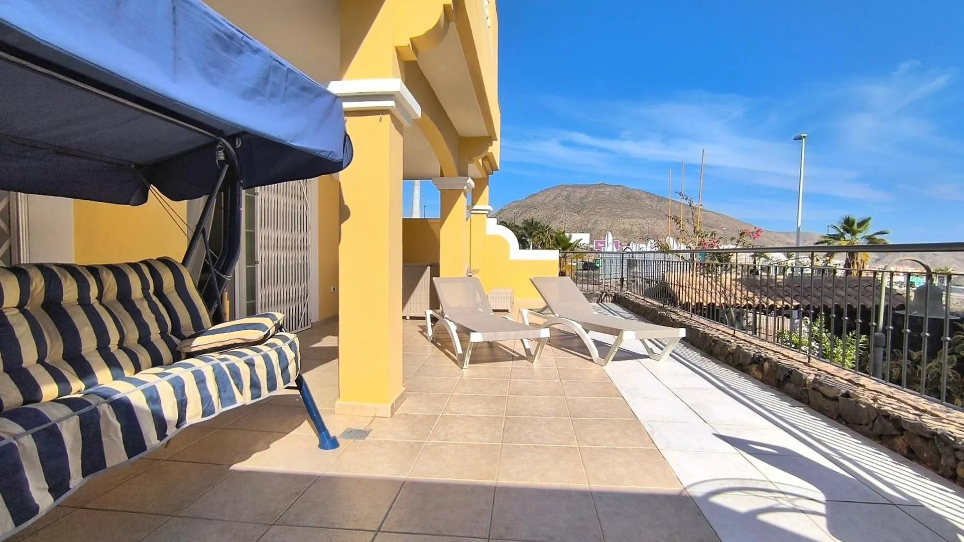 Emilia - Los Cristianos, Heated Pool, Spacious Terrace, Fibre Net, Tv Channels شقة لوس كريستيانوس