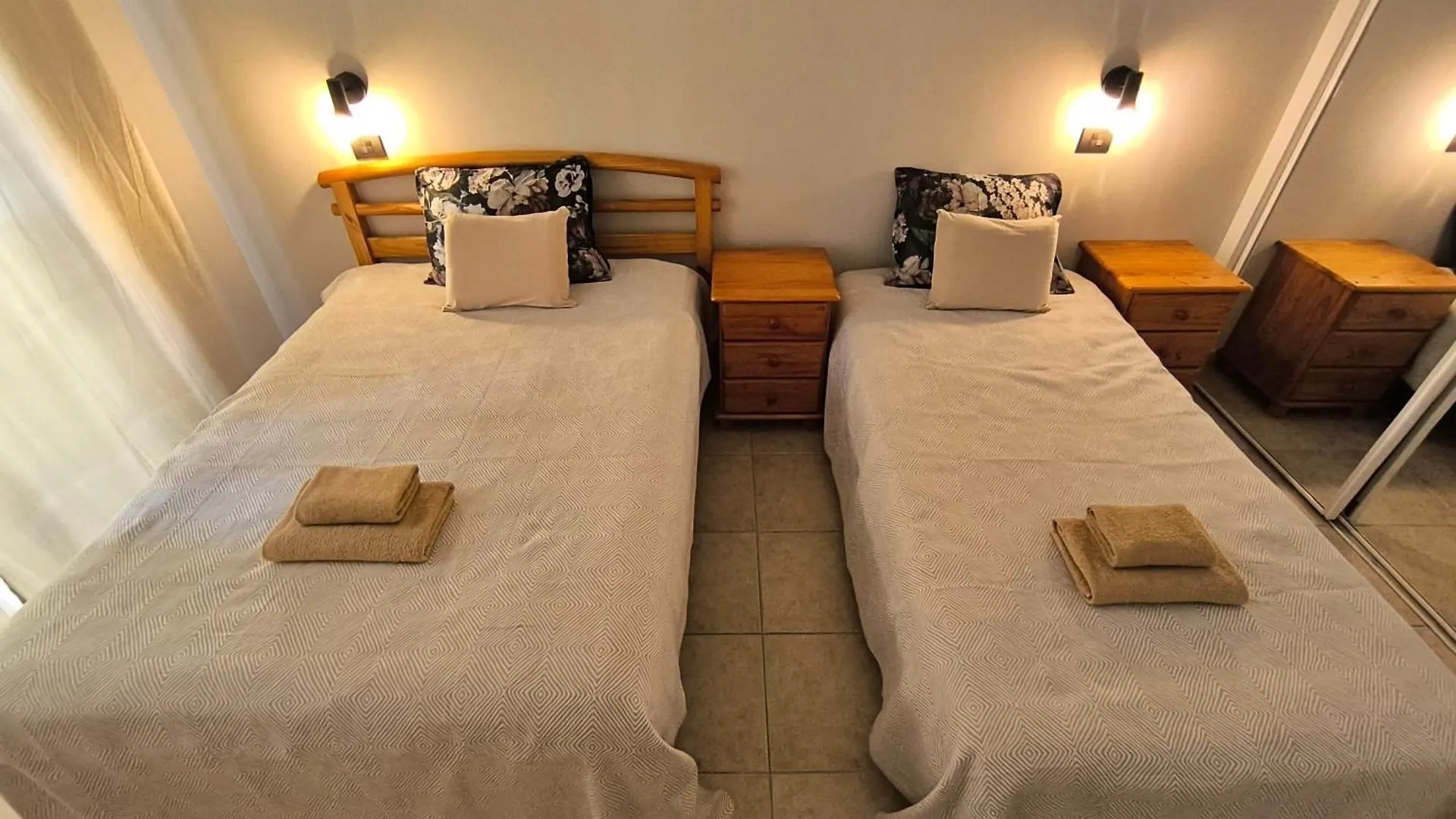 Emilia - Los Cristianos, Heated Pool, Spacious Terrace, Fibre Net, Tv Channels 0*, لوس كريستيانوس